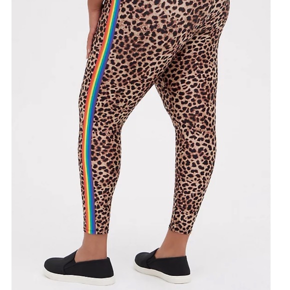 Torrid Liquid Leopard 🐆 Leggings - Picture 2 of 9